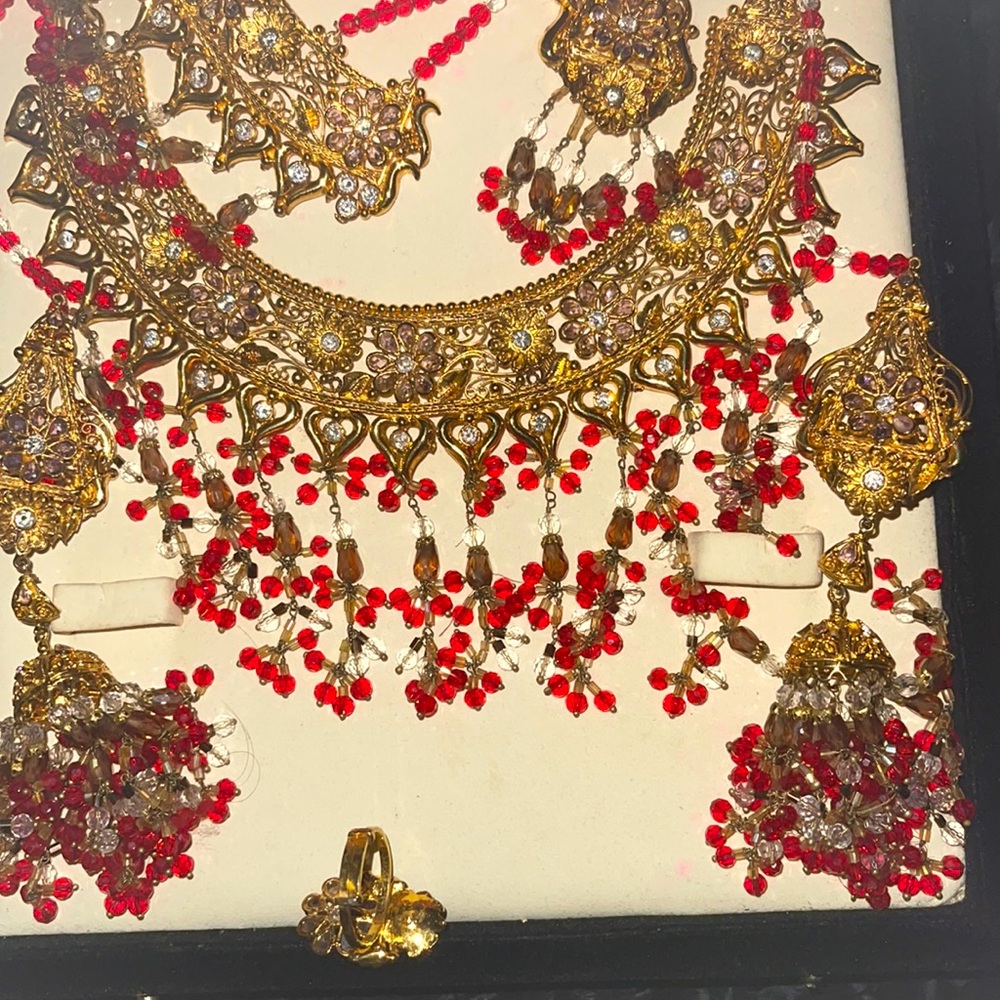 Indian red bridal jewelry set